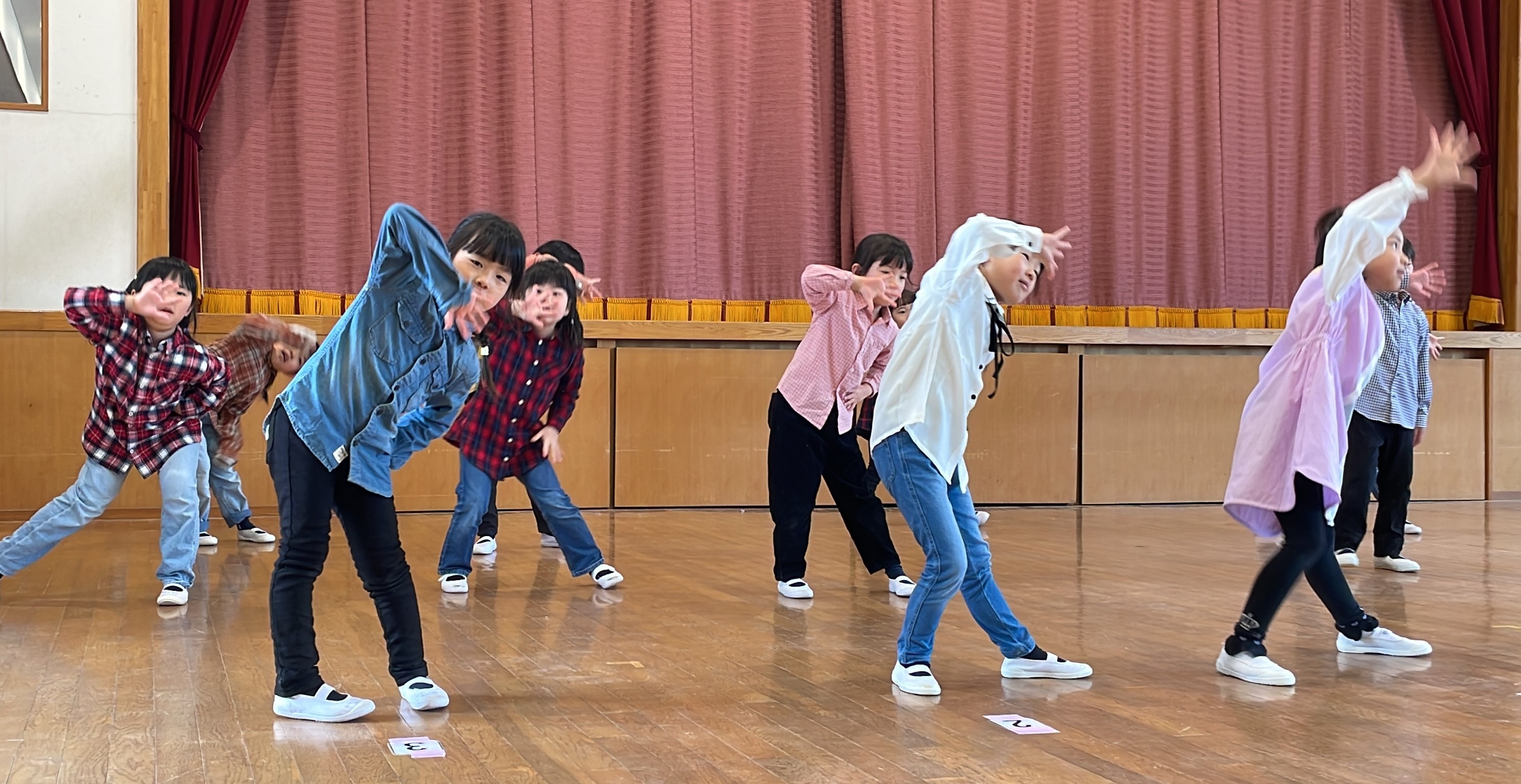 (年長課外教室)キッズダンスクラブ ダンスショータイム!【発表会だ!】