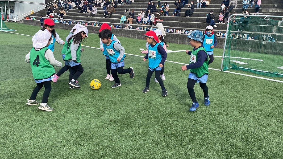 (年長課外教室)最後は サッカークラブ 合同試合!