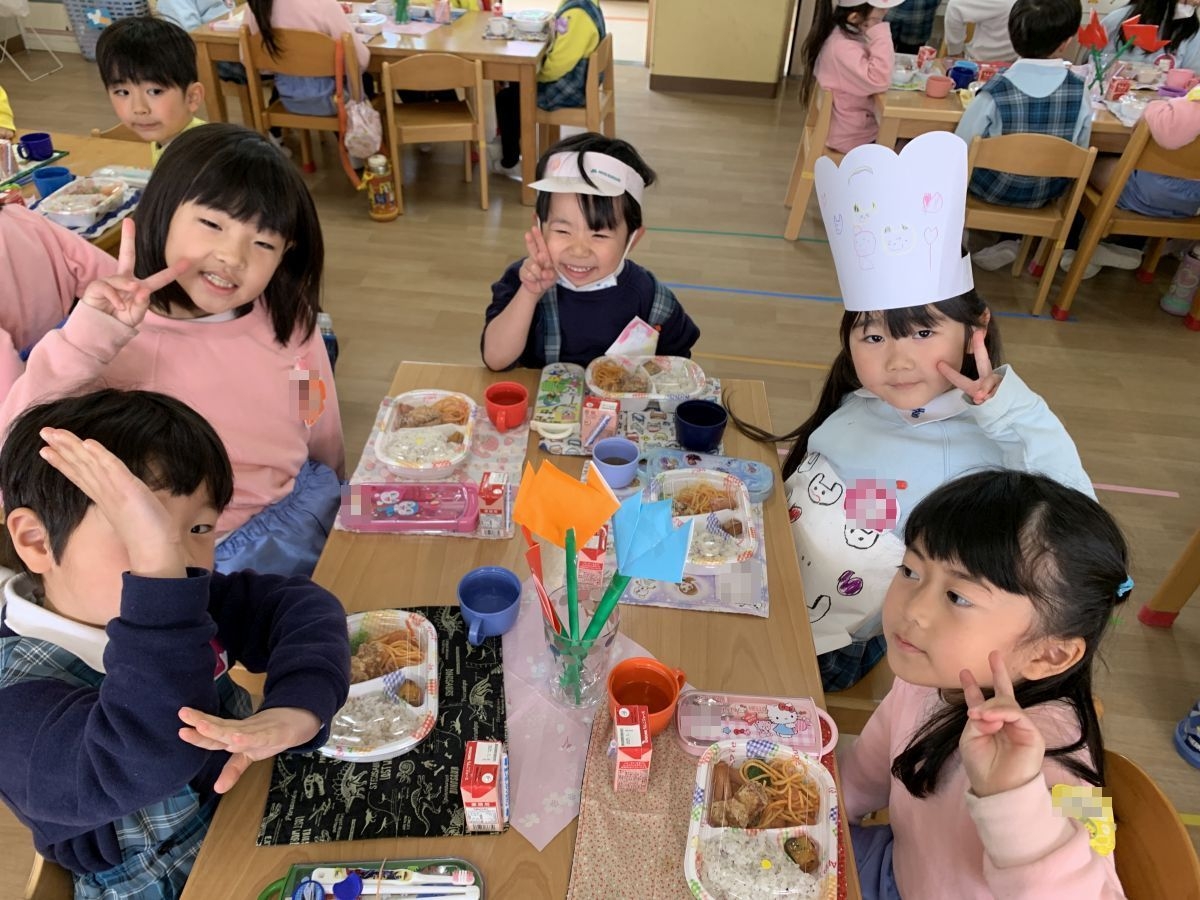 お別れ食事会は、年中さん、年少さんから招待されましたー