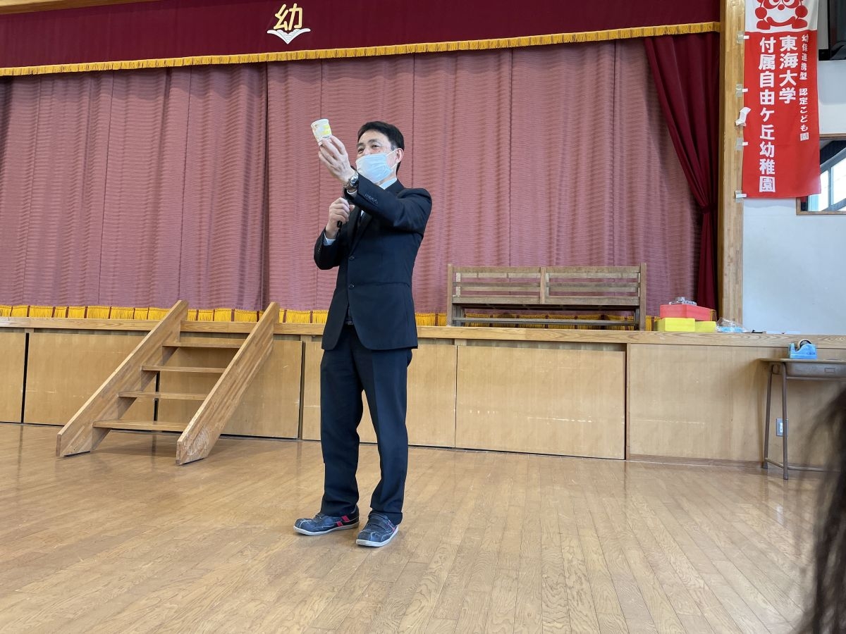 (年長 物づくり教室)園長先生のもの作り教室は『東海カー作りだ!』