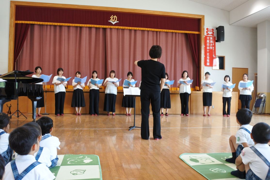 (年長のみ)音楽鑑賞会!いい音色に・・うっとりぃー