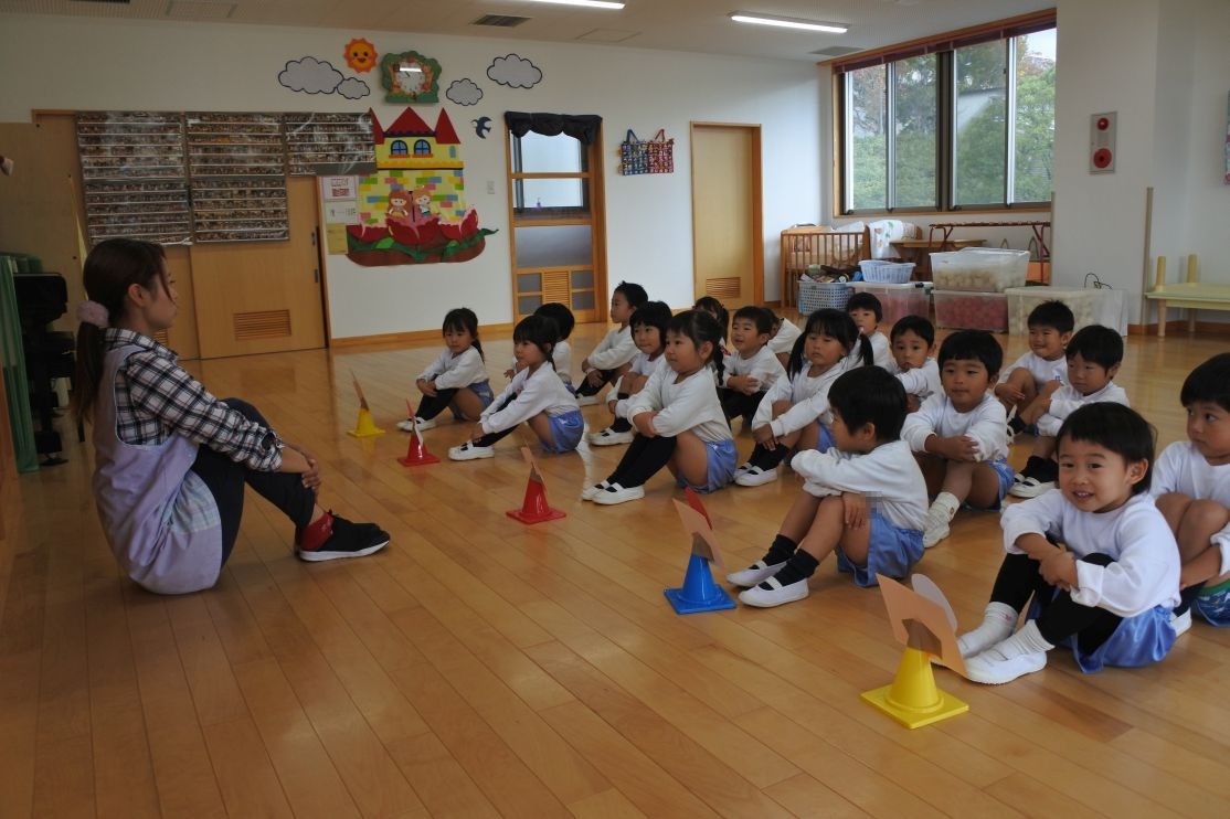 (年少 きりんぐみ)みんなで!一緒に!