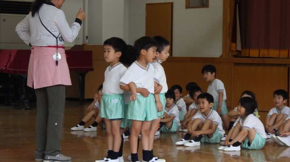 (年長にじぐみ)ホールにて!レッツゴー!