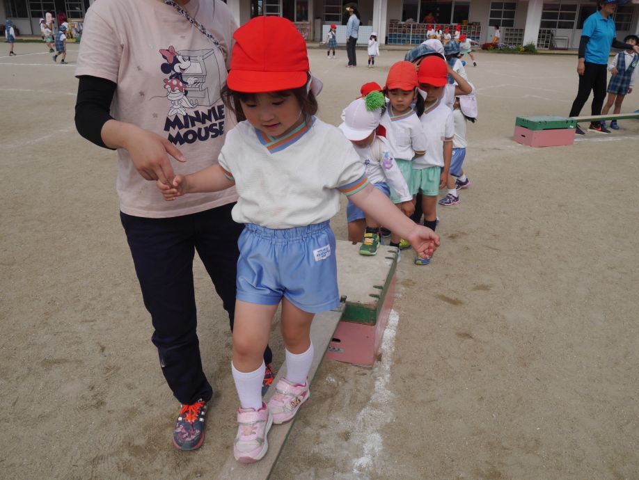 (5月)園庭で!ジャンプ!