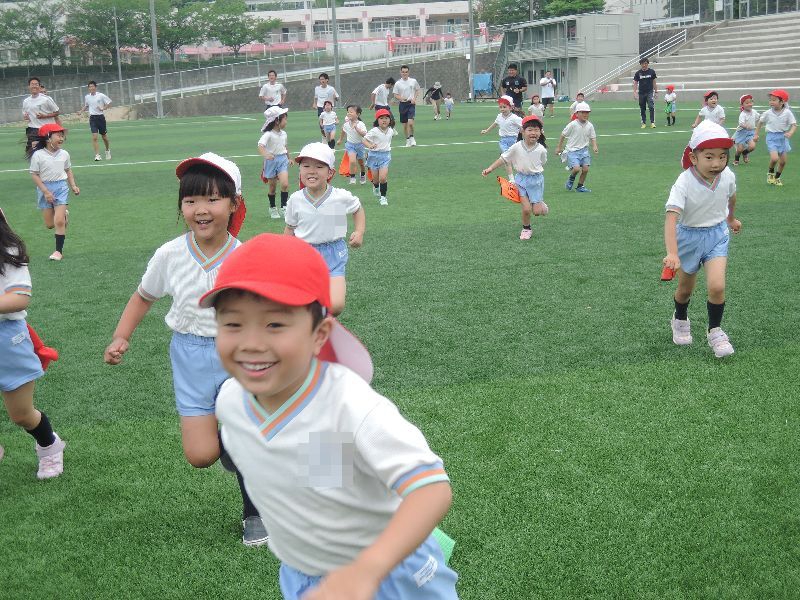 (年長)サッカー場で体操教室!