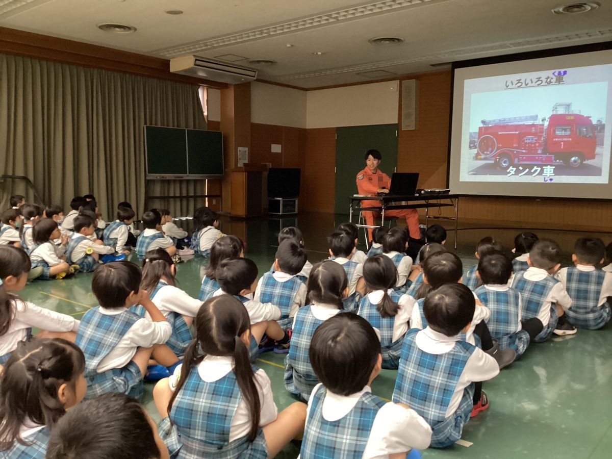 (年長)消防署見学!はしご車!すごい!